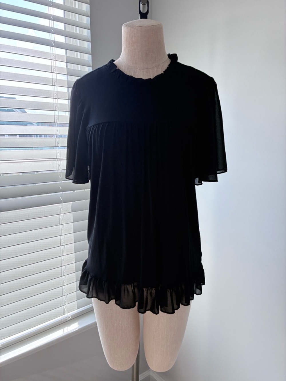 Kim & Cami Women’s Black Ruffle Sleeve Blouse